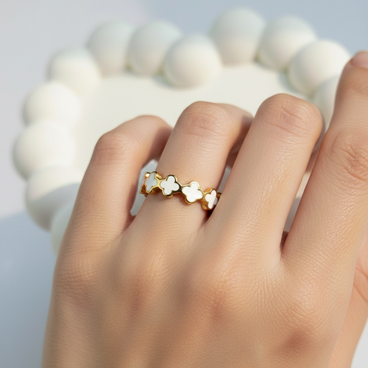 WHITE CLOVER RING