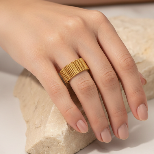 Comfortable Mesh Wave RING