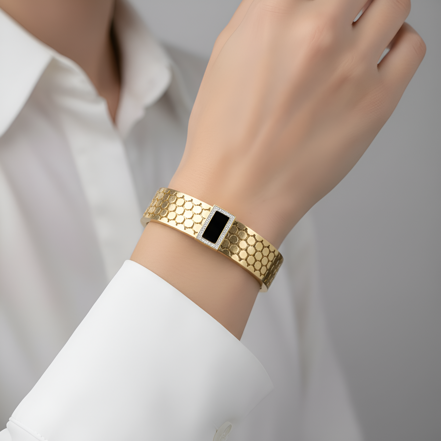 Black Gem Gold Gala Cuff