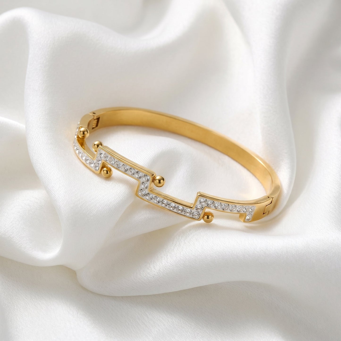 Zig-Zag Sparkling Bangle