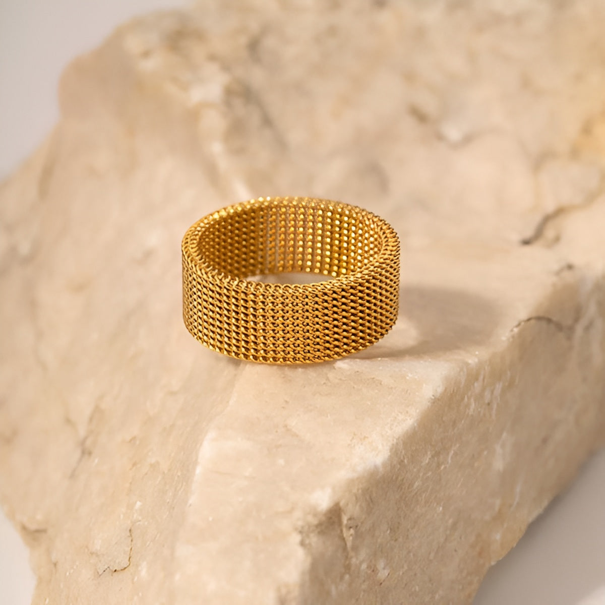 Comfortable Mesh Wave RING