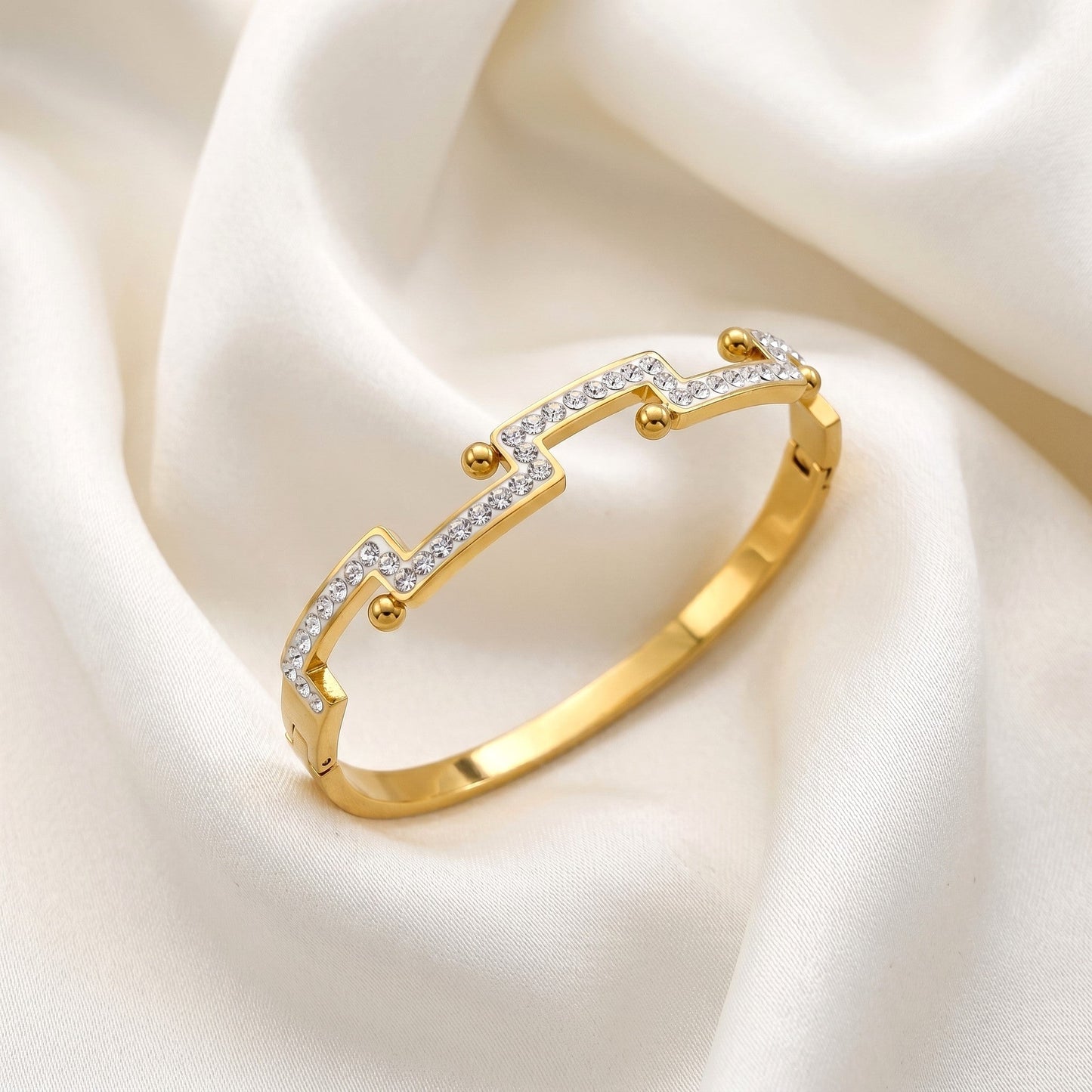 Zig-Zag Sparkling Bangle